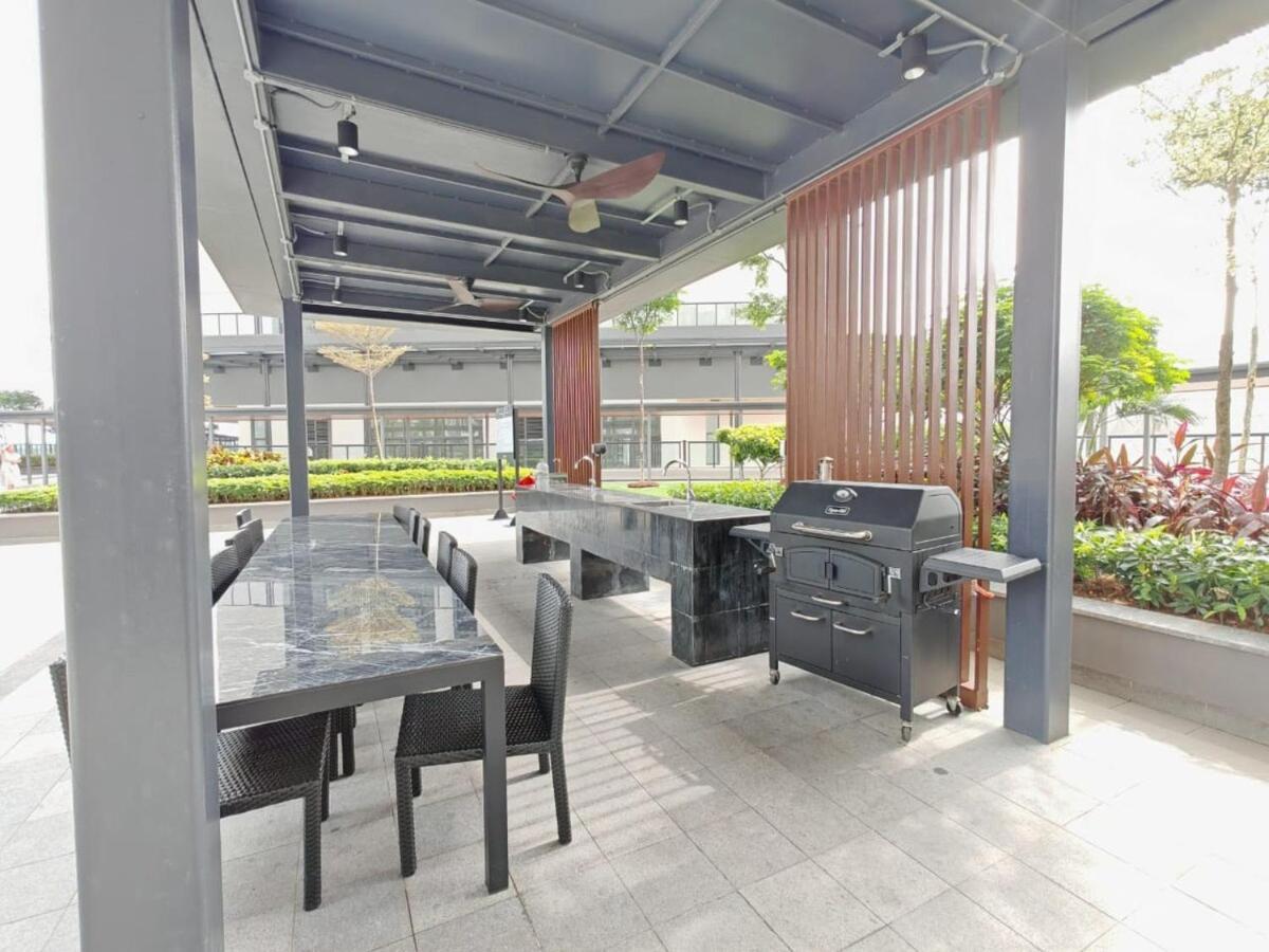R&f Princess Cove Jb Ciq With Seaview Apartment